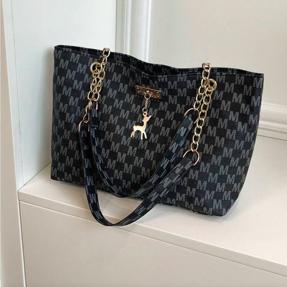 ⚠️Clearance Patterned Chain Shoulder Tote Bag Elegant Black With Gold Accents - Picture 4 of 9